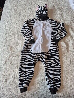 Zebra size 110 or 5 fuzzy lounge suit with zipper back trap door VGUC